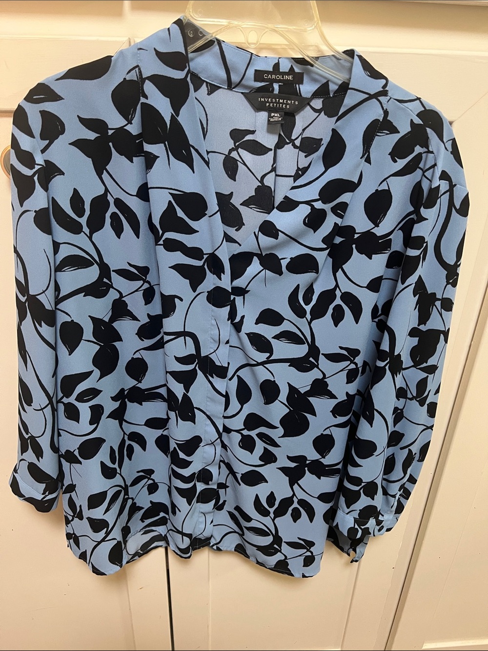 Investments Light Blue Blouse with Black Leaf Print Size‎ XL Petite
